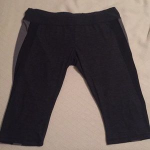 Women’s Athletic Capri Leggings **NEVER WORN**